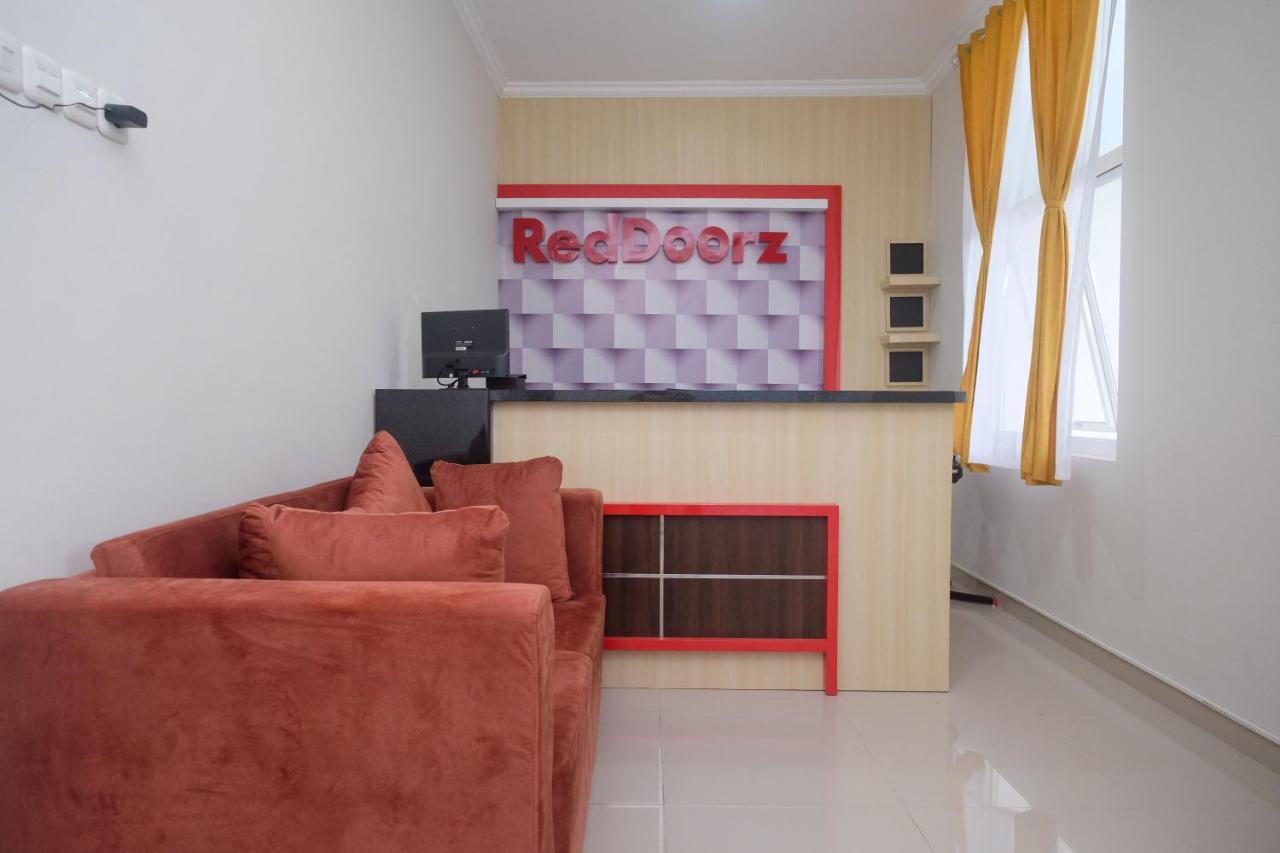 Hotel Reddoorz Near Kawasan Bandara Ahmad Yani 2 2*