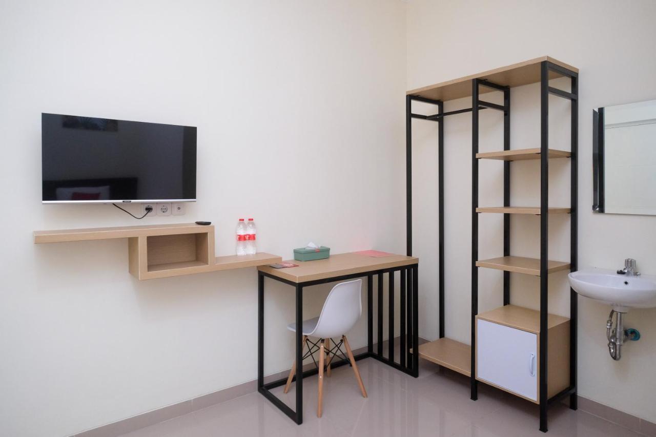 Hotel Reddoorz Near Kawasan Bandara Ahmad Yani 2 Semarang