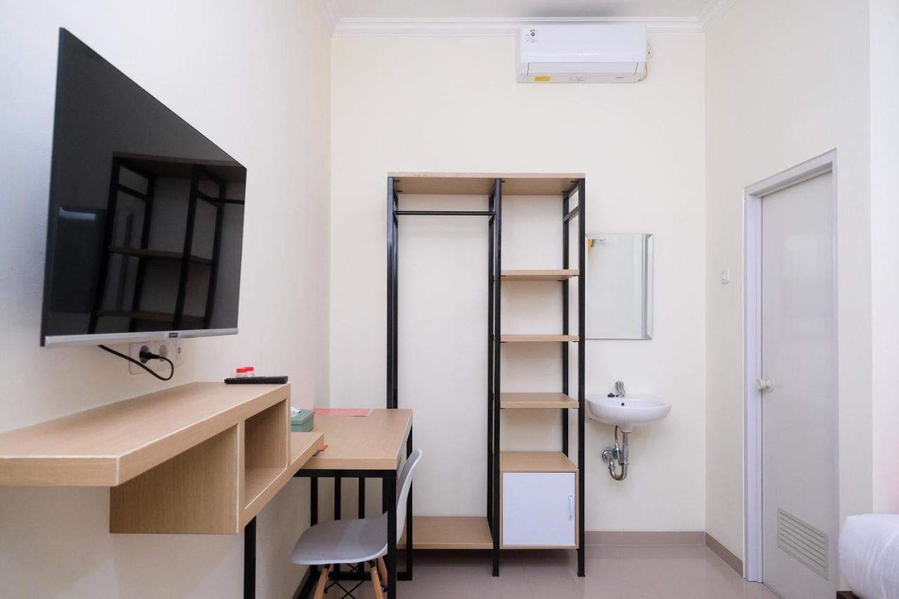 Reddoorz Near Kawasan Bandara Ahmad Yani 2 Hotel 2*