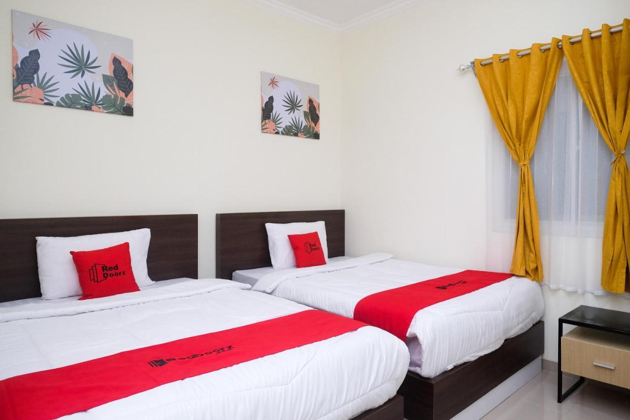Hotel Reddoorz Near Kawasan Bandara Ahmad Yani 2